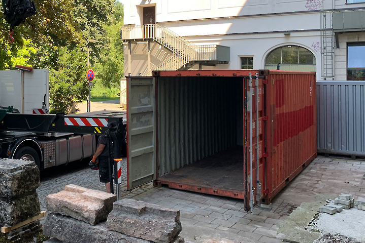 roter container
